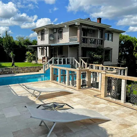 Villa Doga Icinde Havuzlu Huzuru